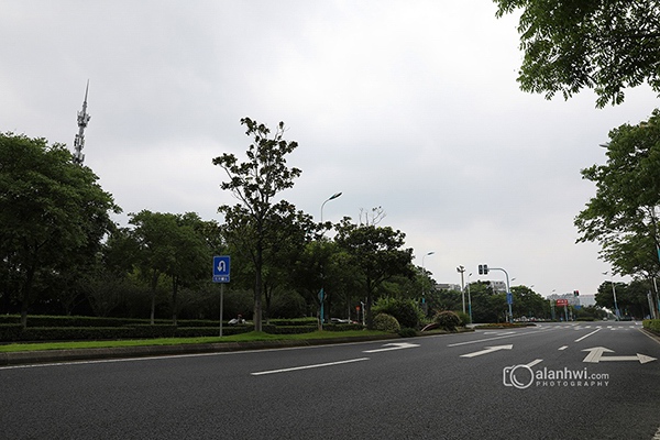 张家港宽阔的城市道路